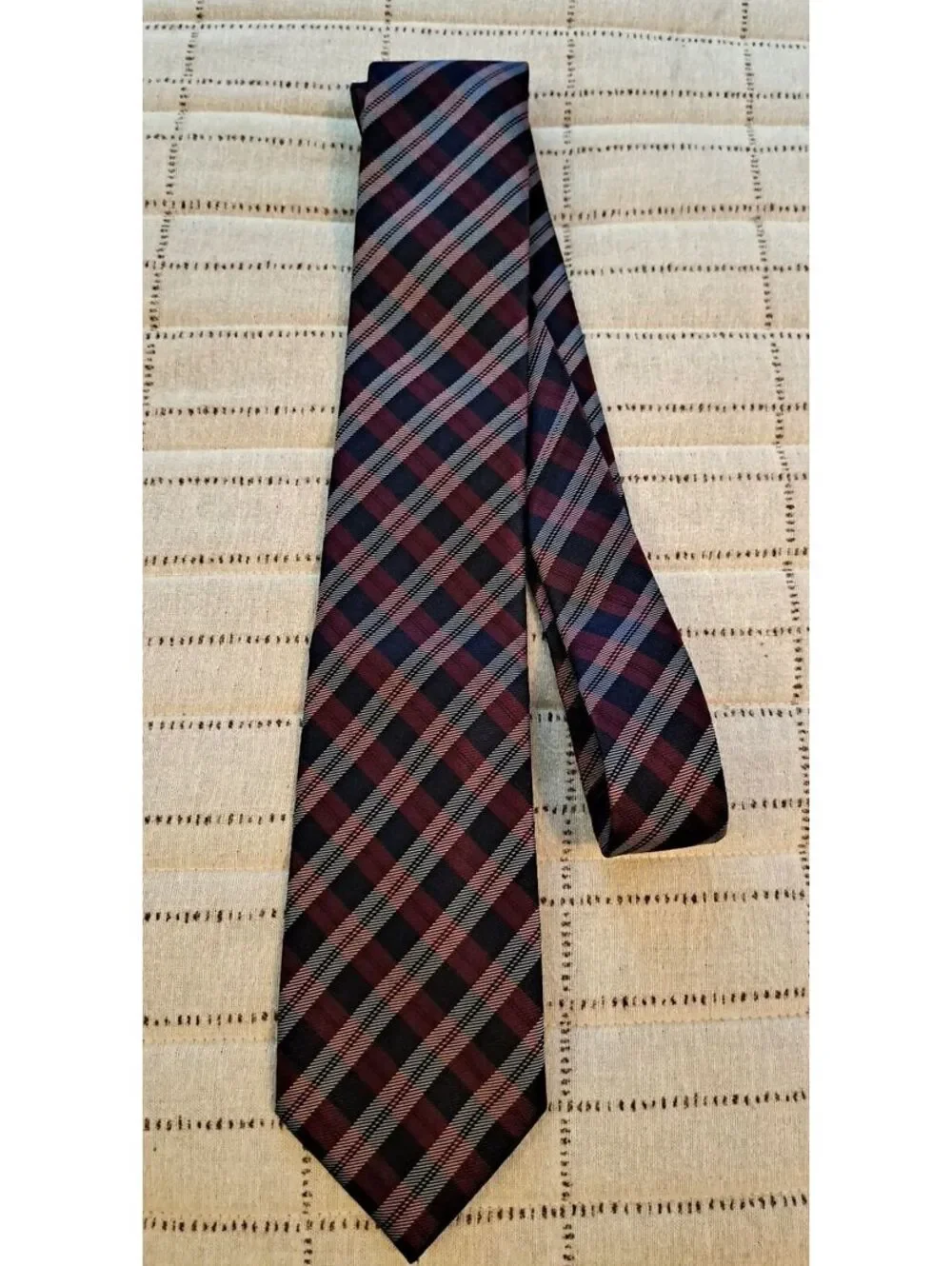 Tommy Hilfiger Men's Red/Gray/Navy Blue Plaid Tie Silk/Poly Blend-NWOT